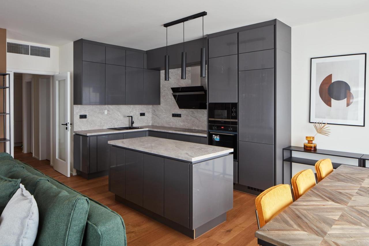 Prague Days - Designer Apts - Garage - Terrace - Easy City Access Dış mekan fotoğraf